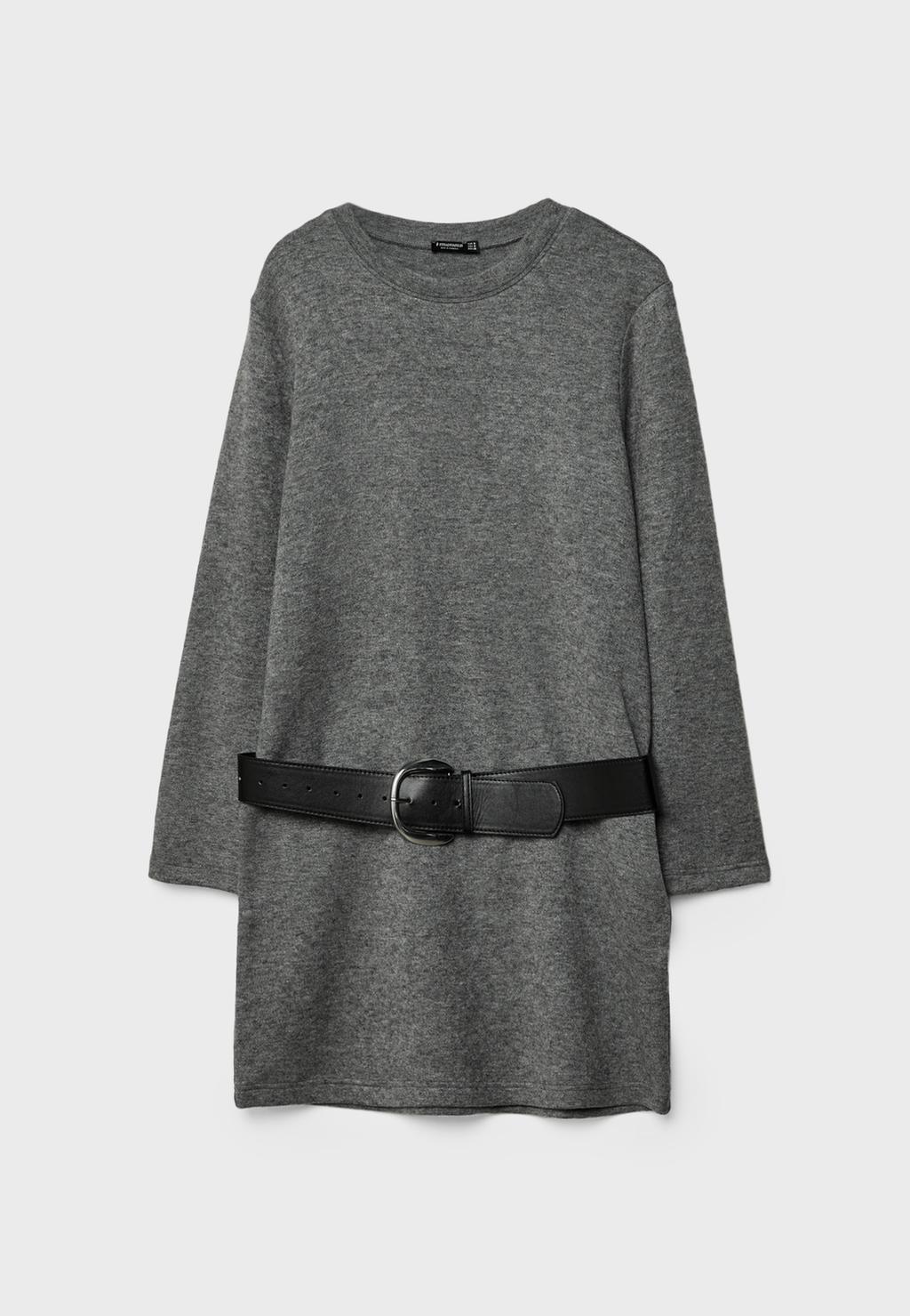 Short knit dress with belt