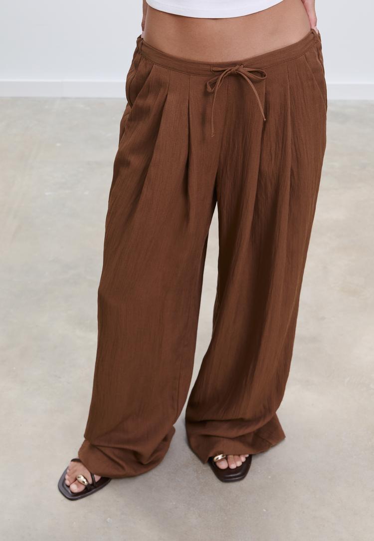 pantalon fluido pinzas textura