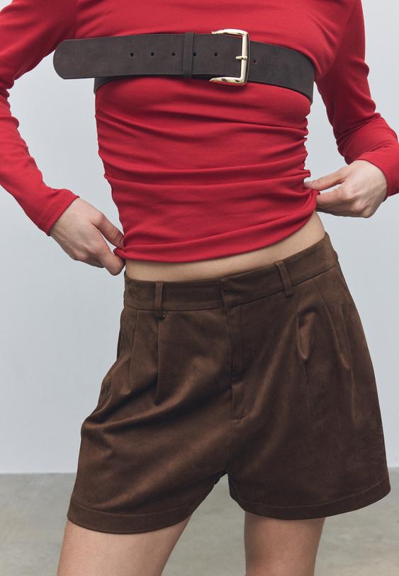 elegante-shorts-mit-bundfalten-aus-wildlederimitat