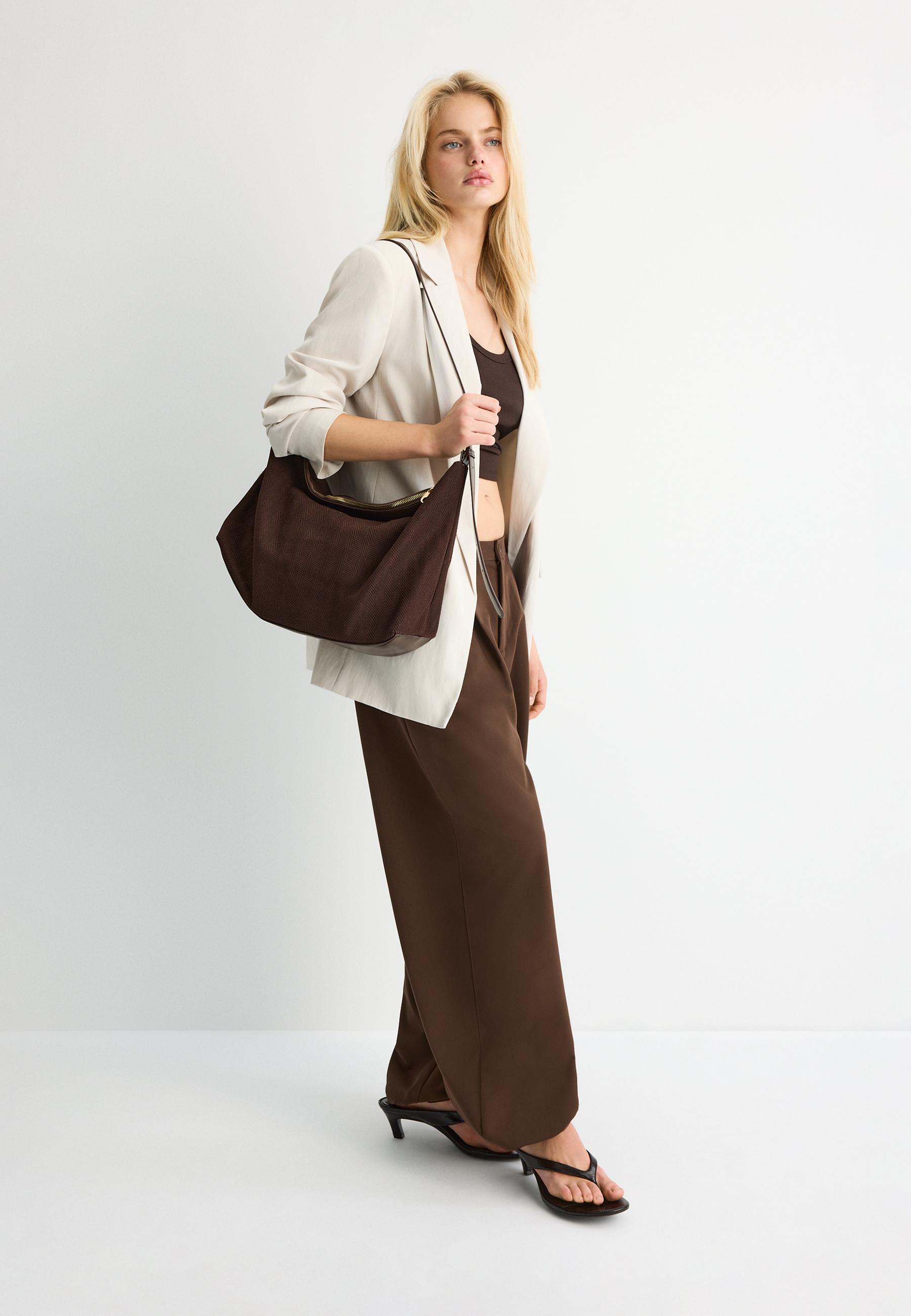 Contrast canvas shoulder bag — Brown