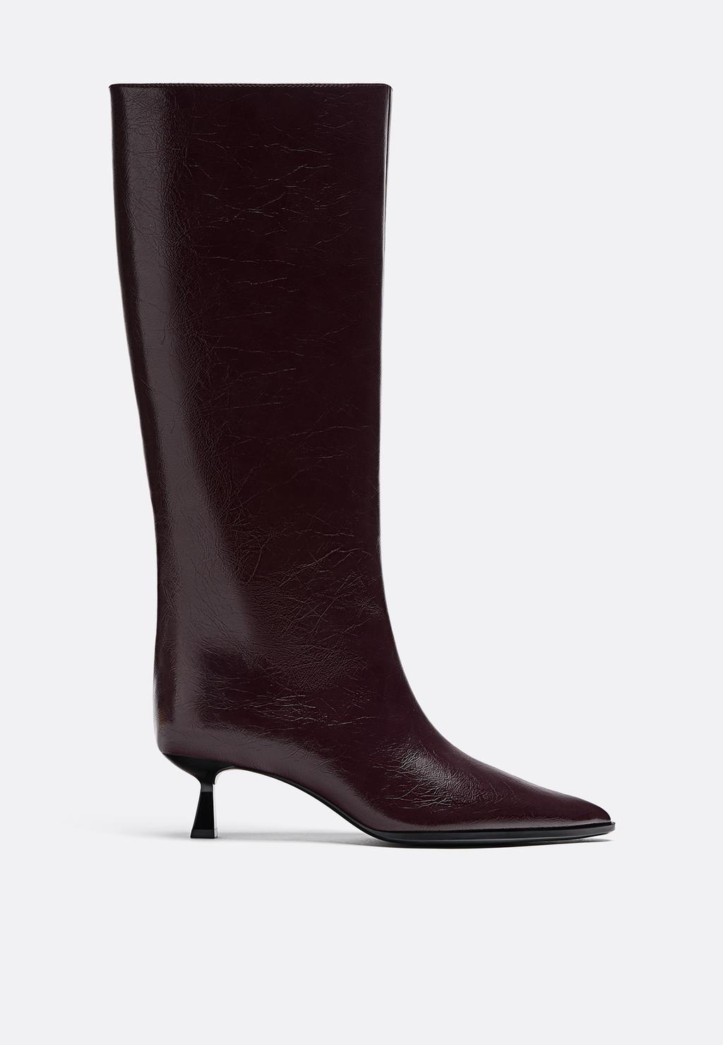 Kitten heel boot