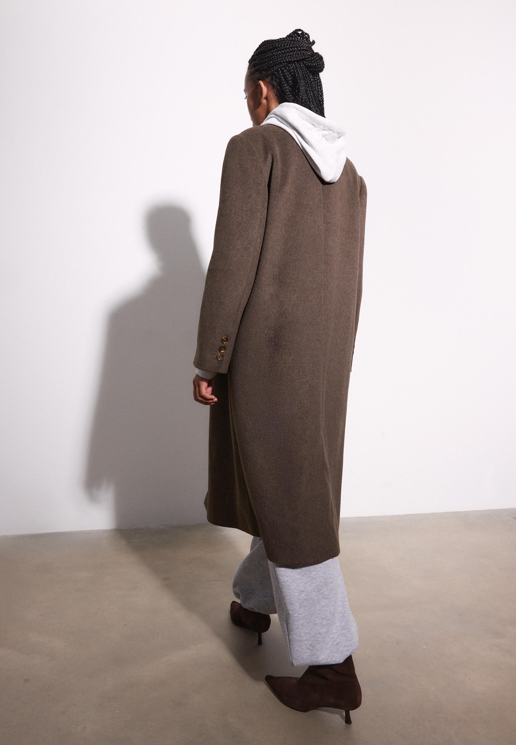 Long oversize double-breasted coat — Brown