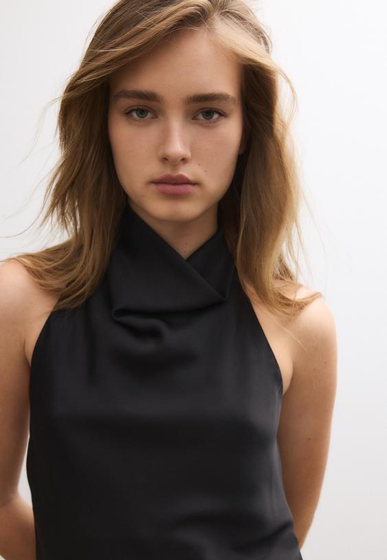 Сатенен Топ С Халтер Деколте