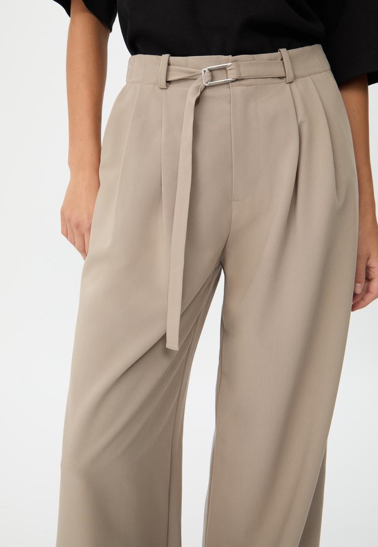 pantalon vestir ancho detalle hebilla