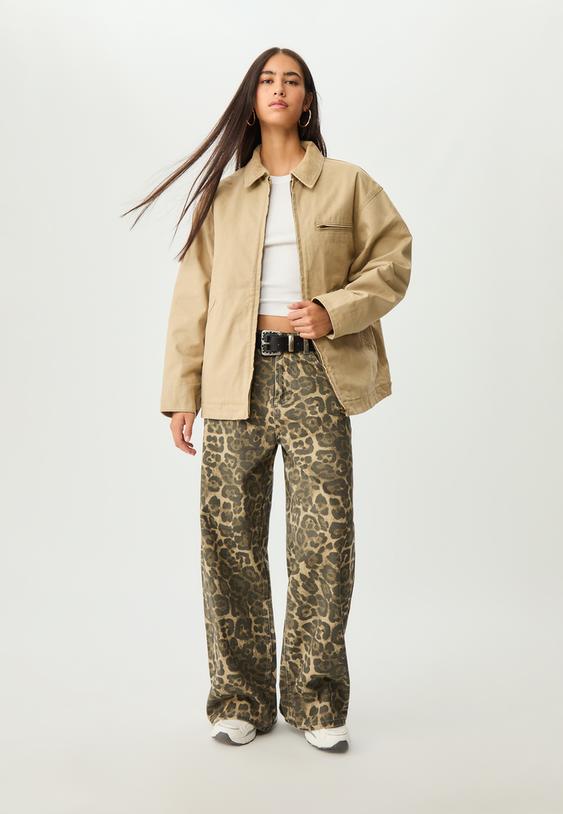 cazadora bolsillos cuello combinado