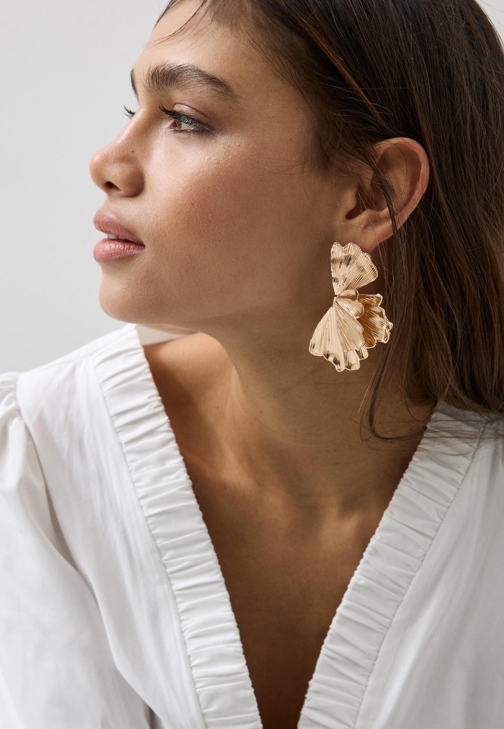 Maxi flower textured earrings