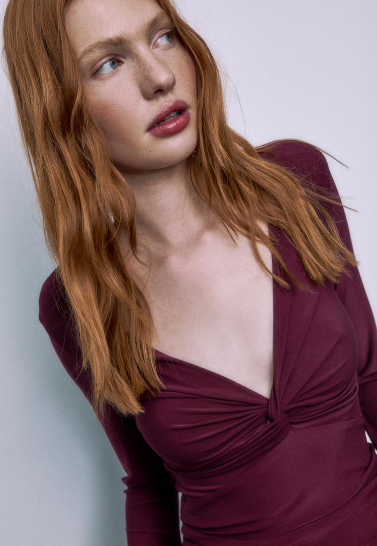 camiseta escote nudo