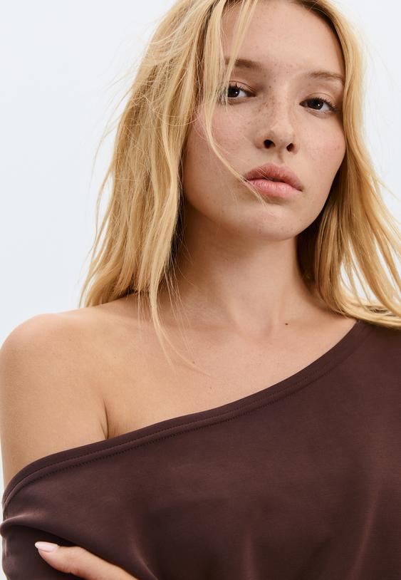 sudadera hombro descubierto tacto suave