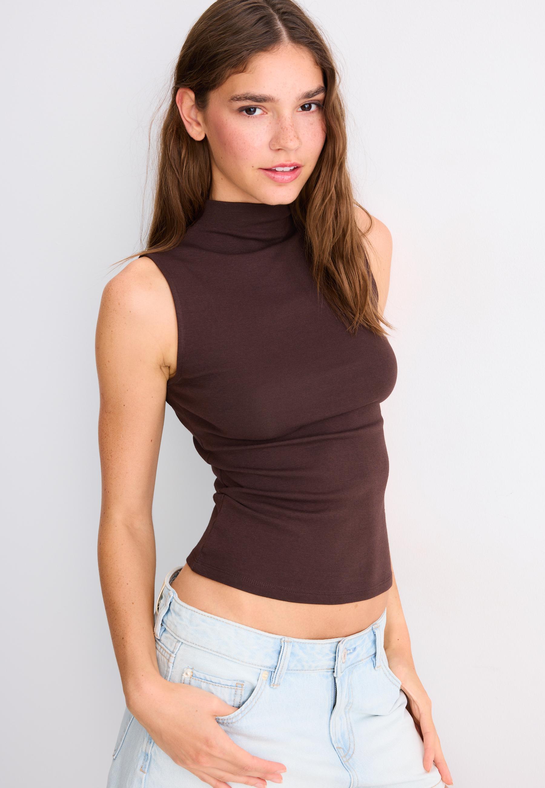 Sleeveless funnel neck T-shirt — Brown