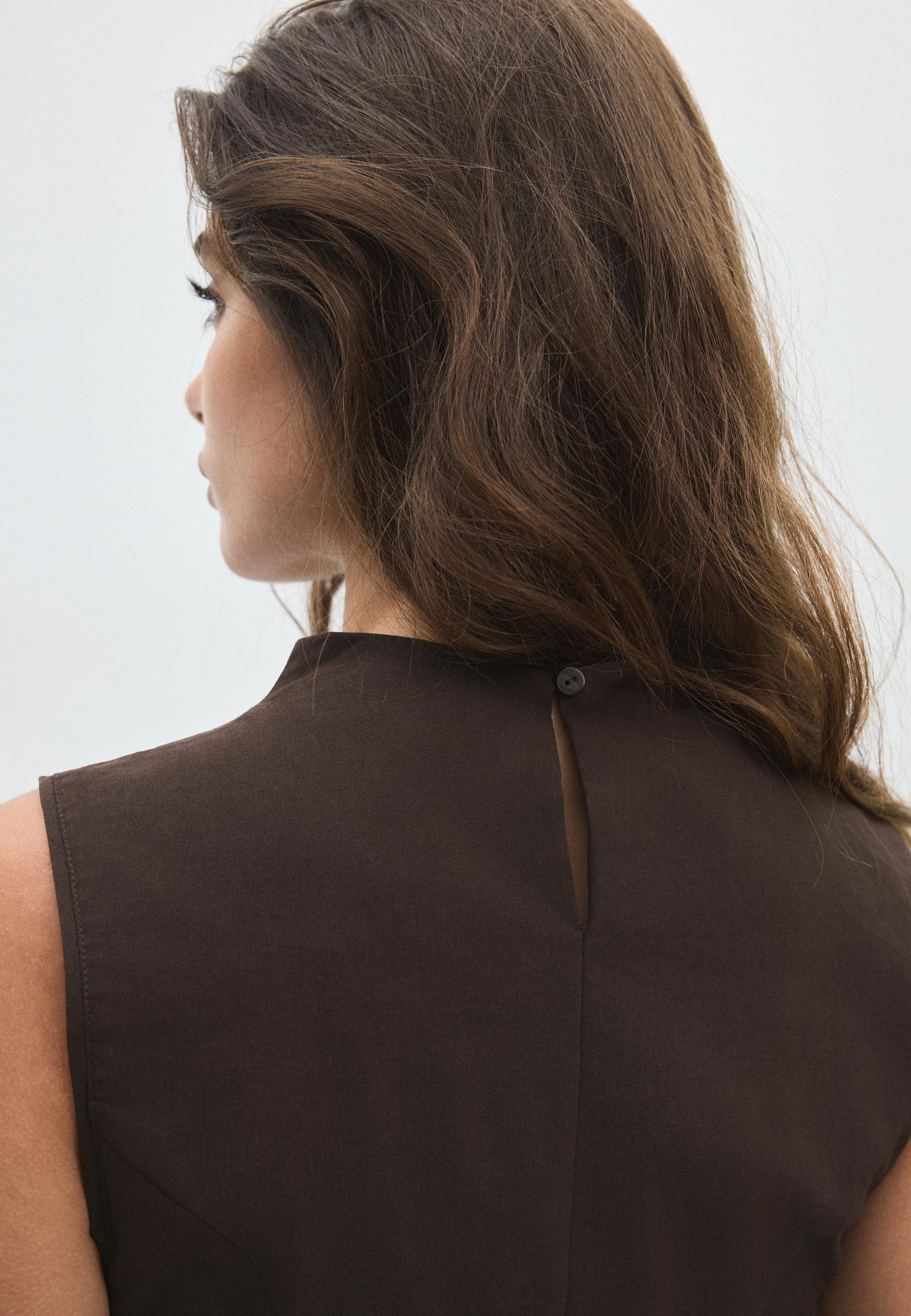Sleeveless high-neck peplum top — Brown