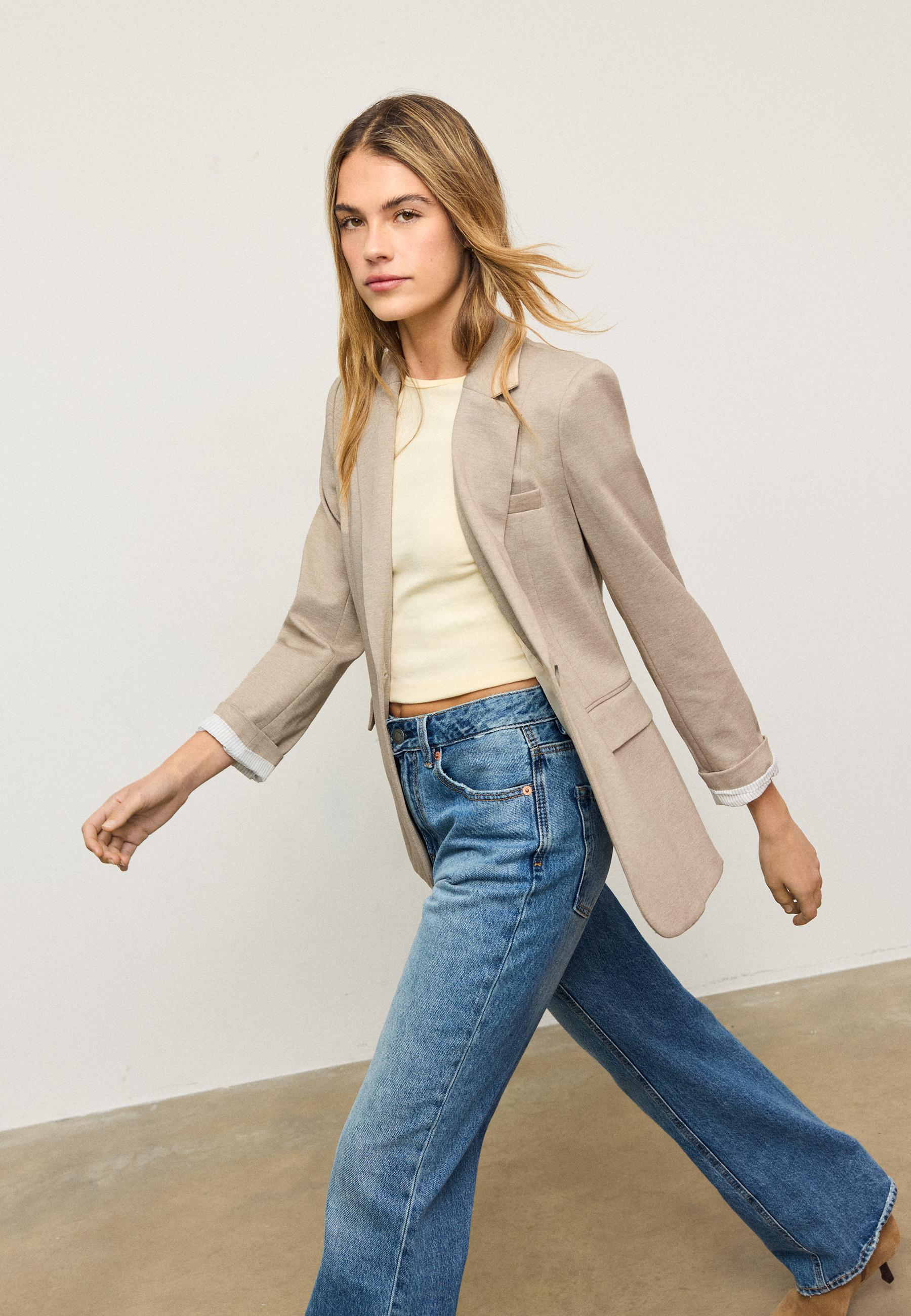 Basic knit blazer — Ecru