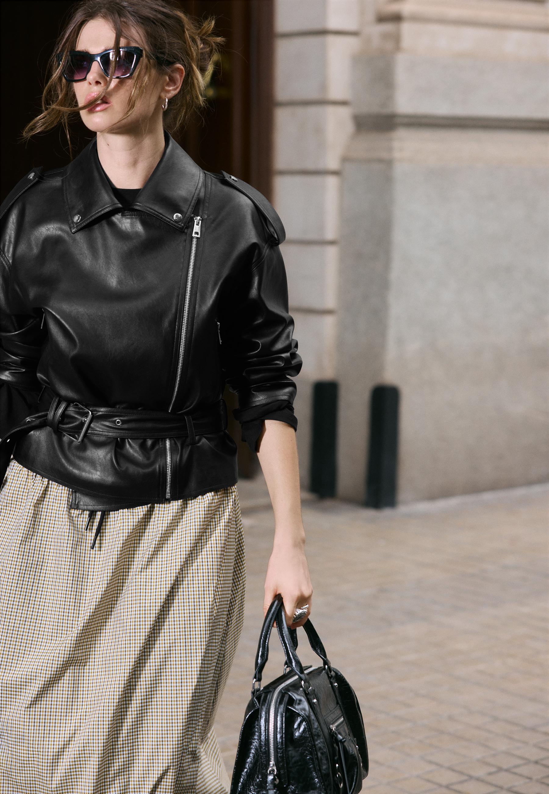 Stradivarius Τζάκετ Biker Με Ζώνη Και Όψη Δέρματος Μαύρο Xs