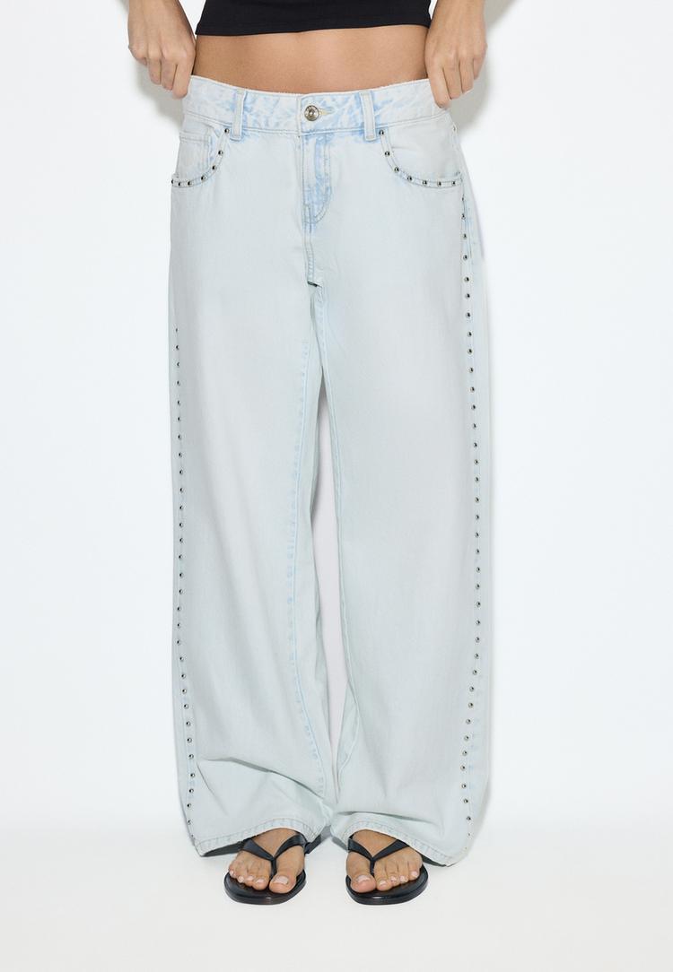 weites-bein-jeans-mit-nieten