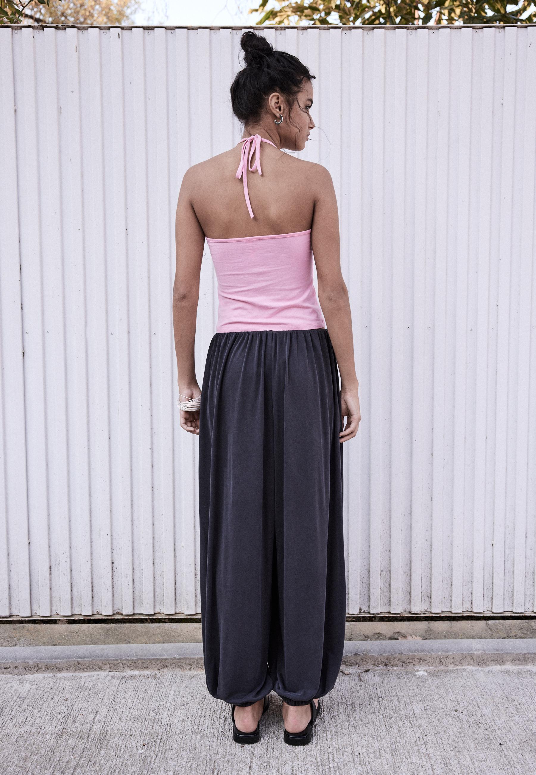 Soft-touch flowing balloon trousers — Dark grey