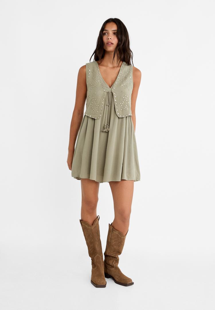 kurzes-crepe-kleid-mit-weste