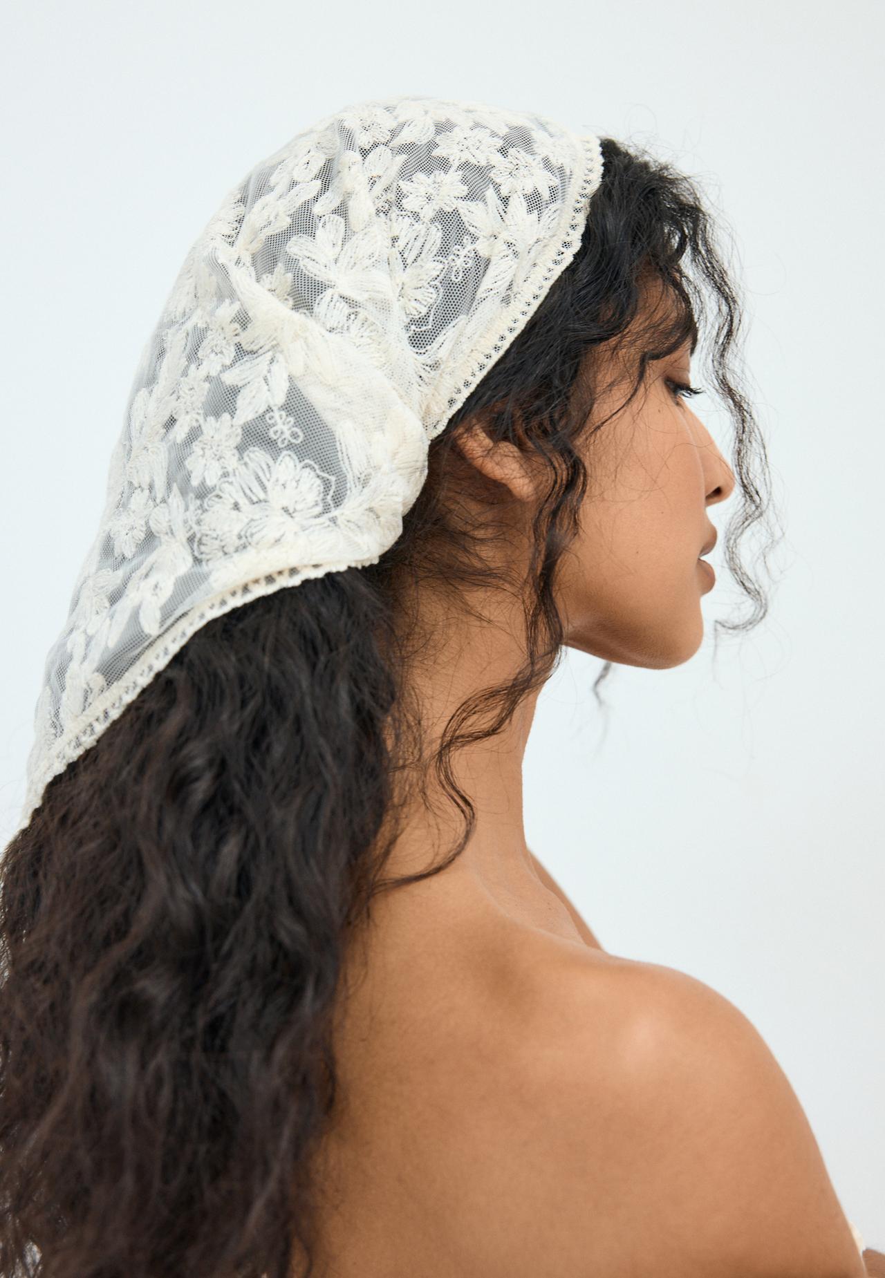 Embroidered lace sarong — Ecru