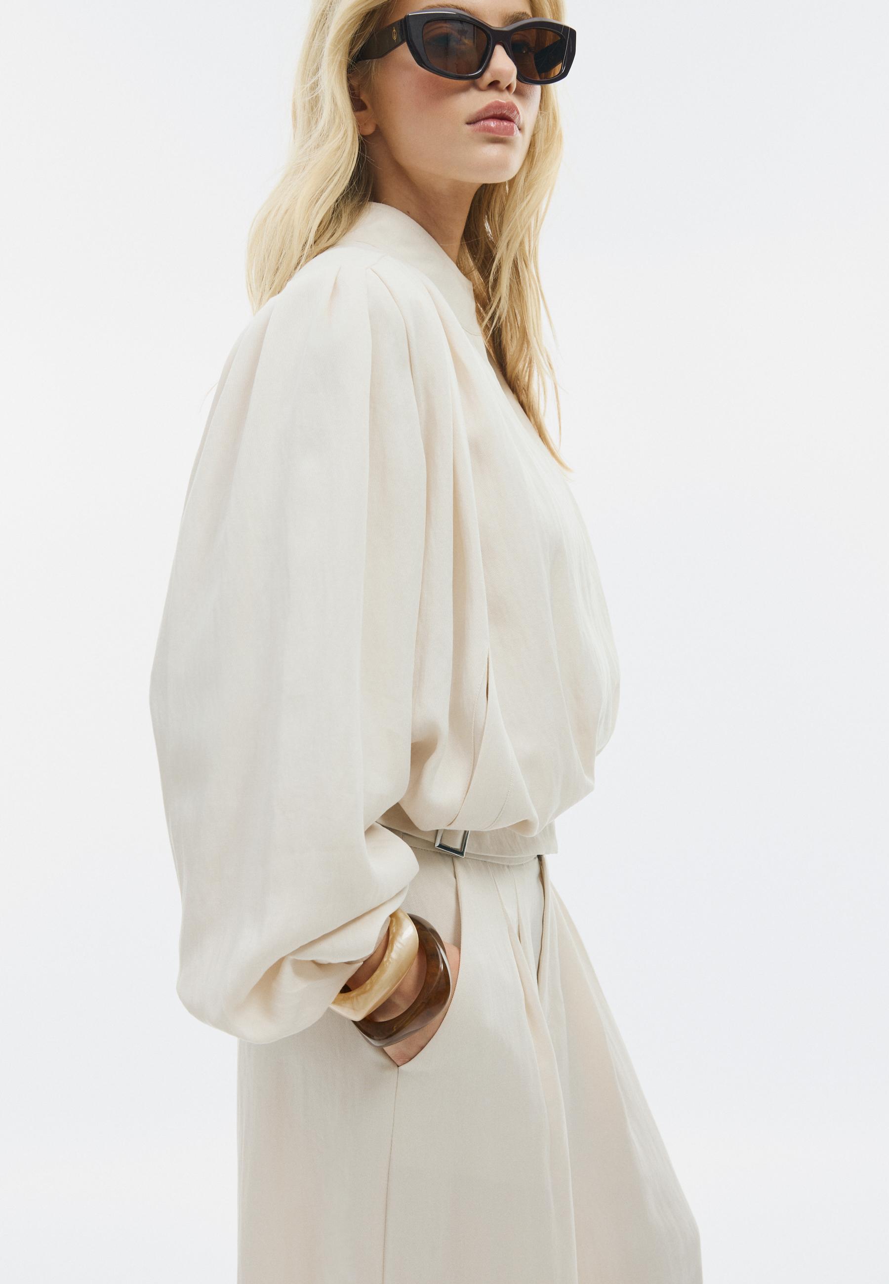 Flowing pleated bomber jacket — Ecru