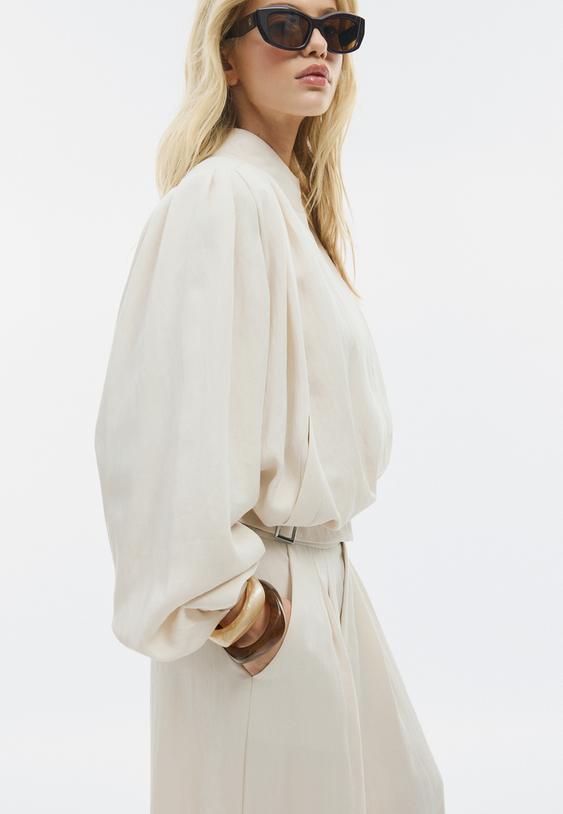 cazadora fluida pliegues