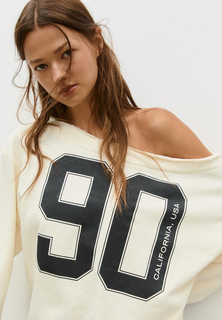 sudadera posicional hombro descubierto