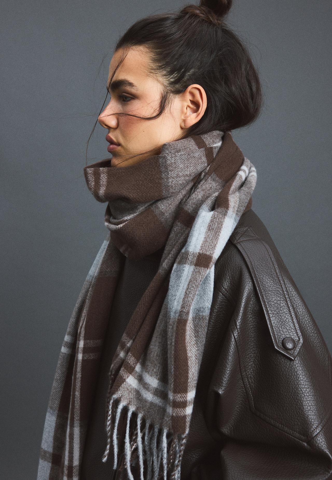 Checked scarf — Brown