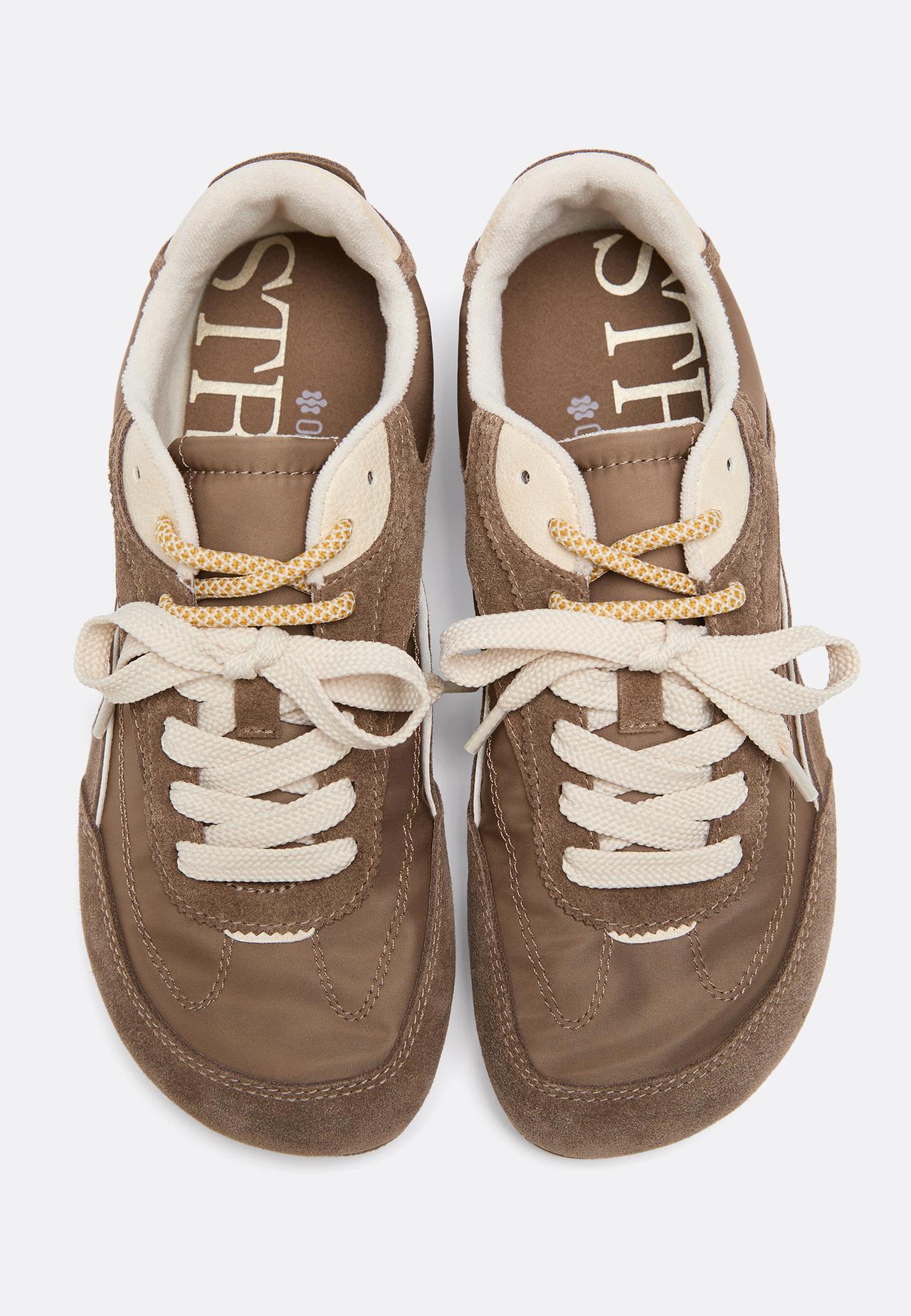 S009 Barefoot trainers with leather details — BROWN