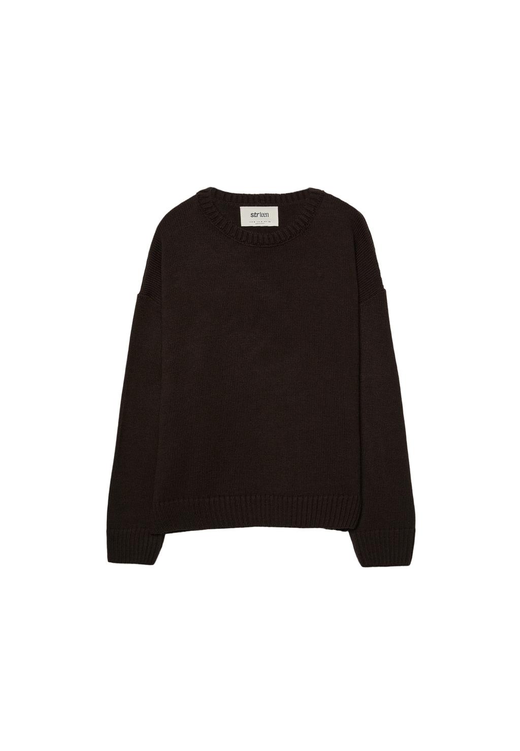 Crew neck knit sweater