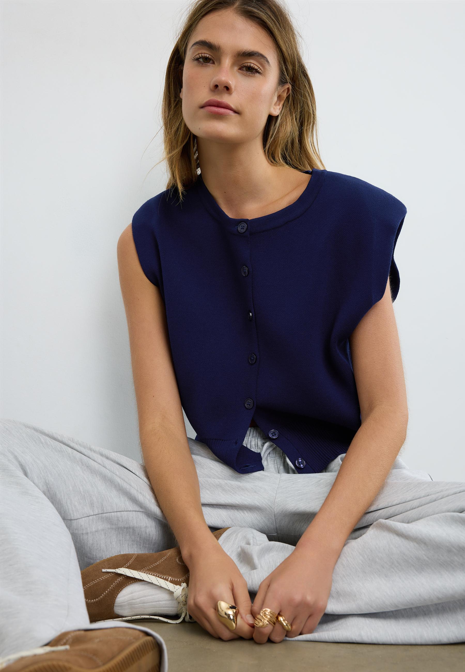 Knit vest with padded shoulders — Electric blue