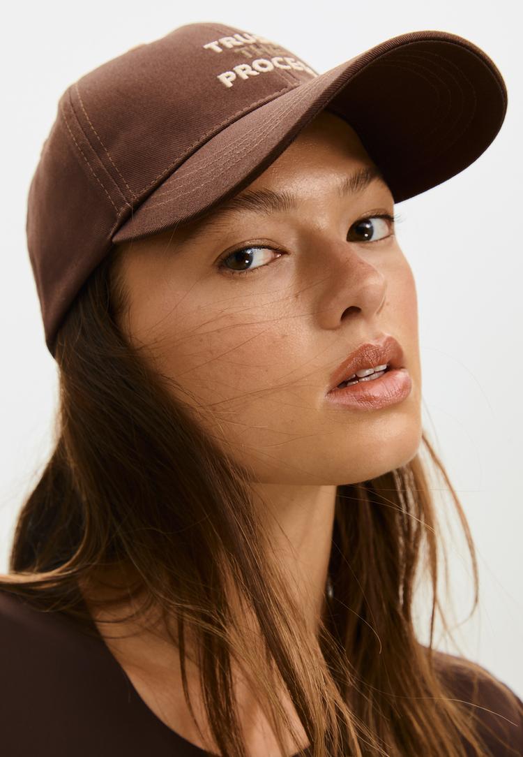 gorra bordada texto