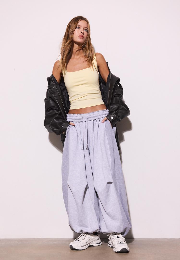 Stradivarius Μπλούζα Με Φαρδιά Τιράντα Κίτρινο Παστέλ Xl