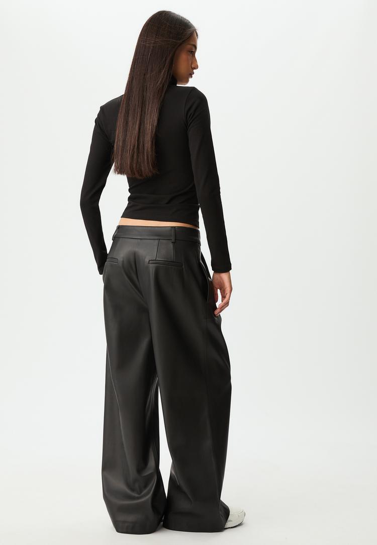 pantaloni a pinocchia effetto pelle
