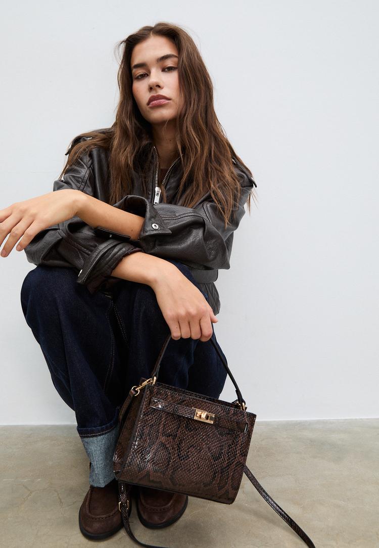 bolso bandolera efecto piel animal print