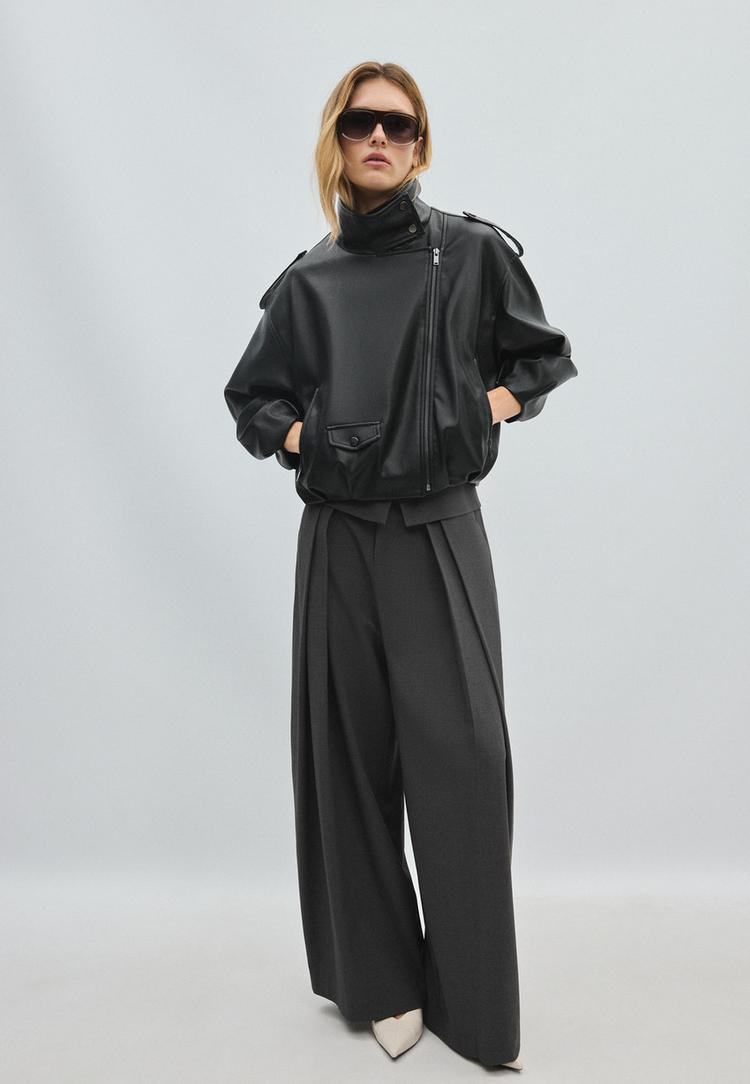bikerjacke-mit-ballonarmeln-aus-kunstleder