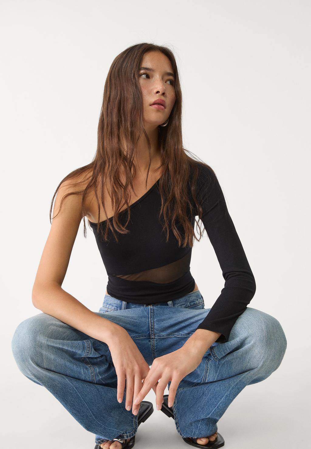Body asimmetrico con dettagli trasparenti