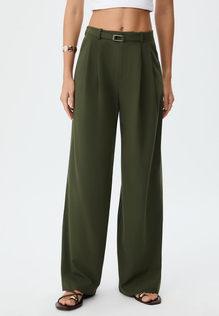 pantalon vestir ancho detalle hebilla