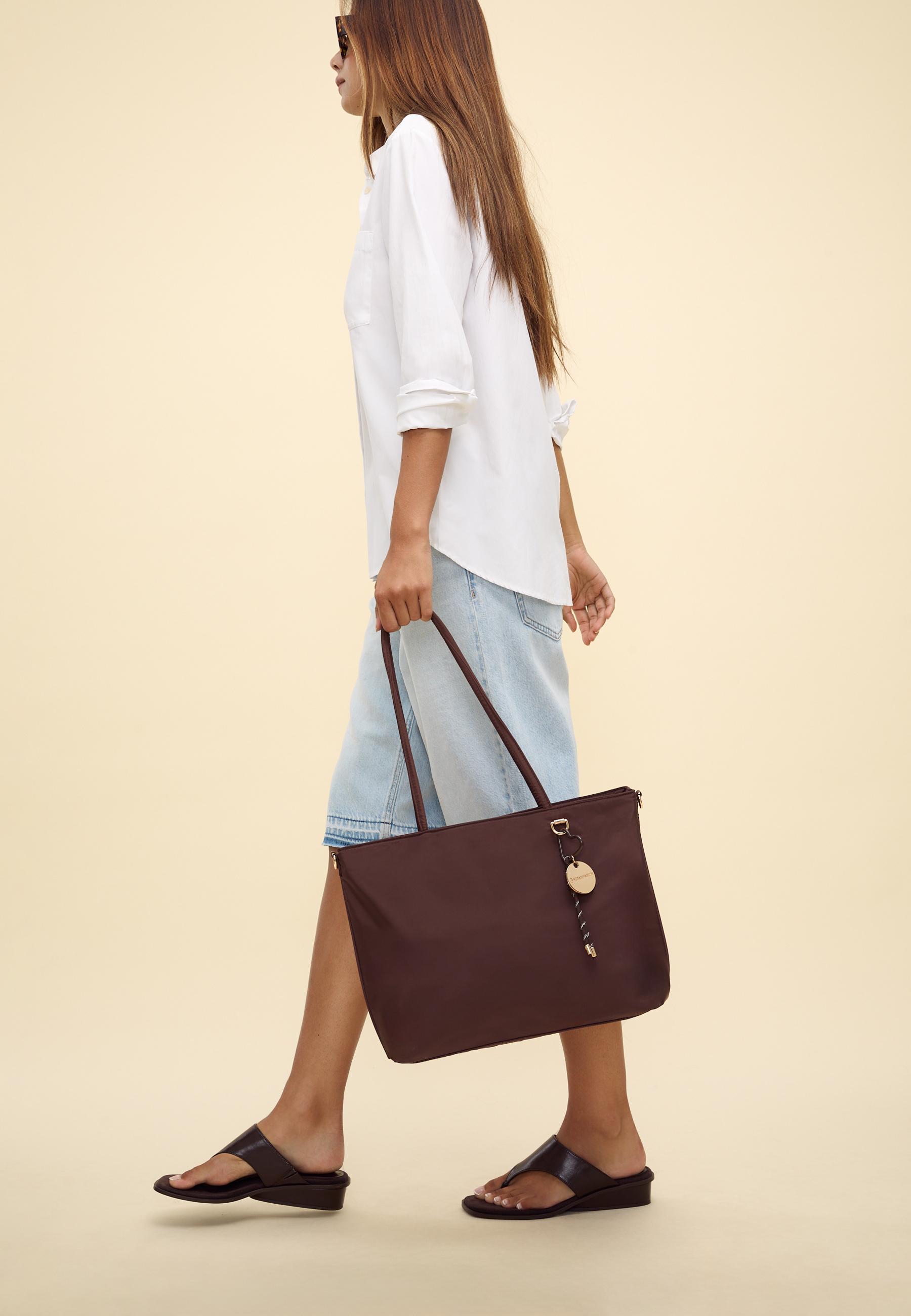 Charm detaylı tote çanta