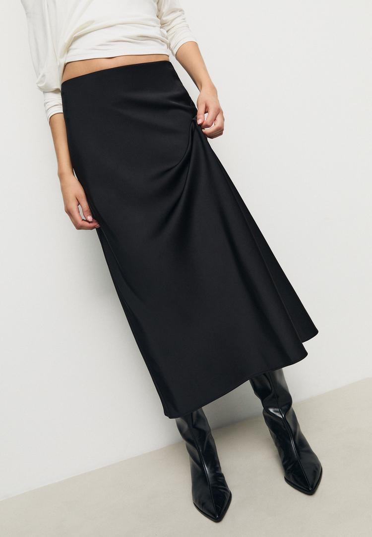 falda midi satinada