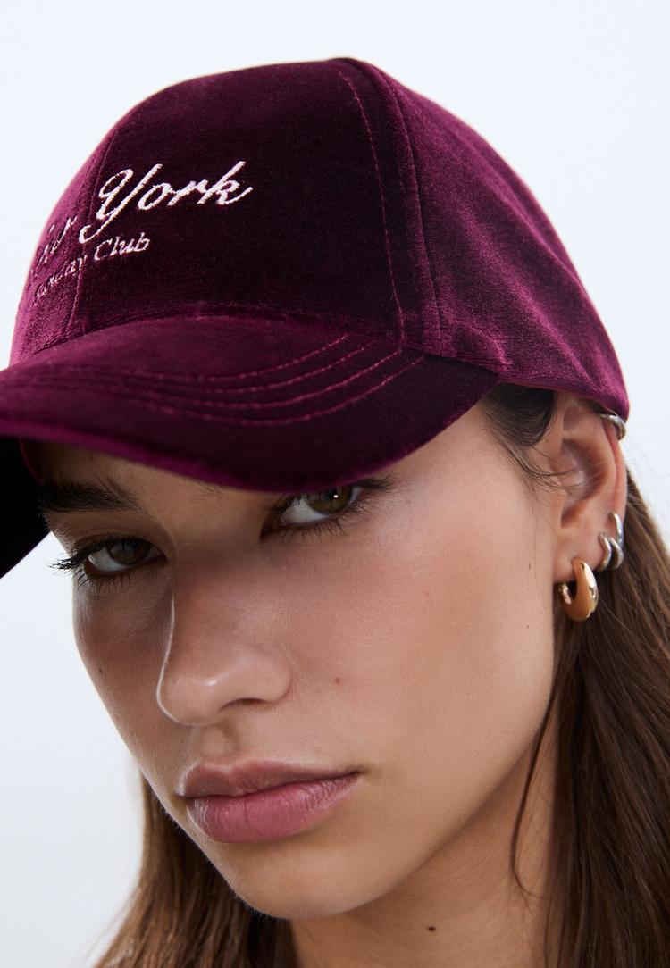 gorra terciopelo mensaje