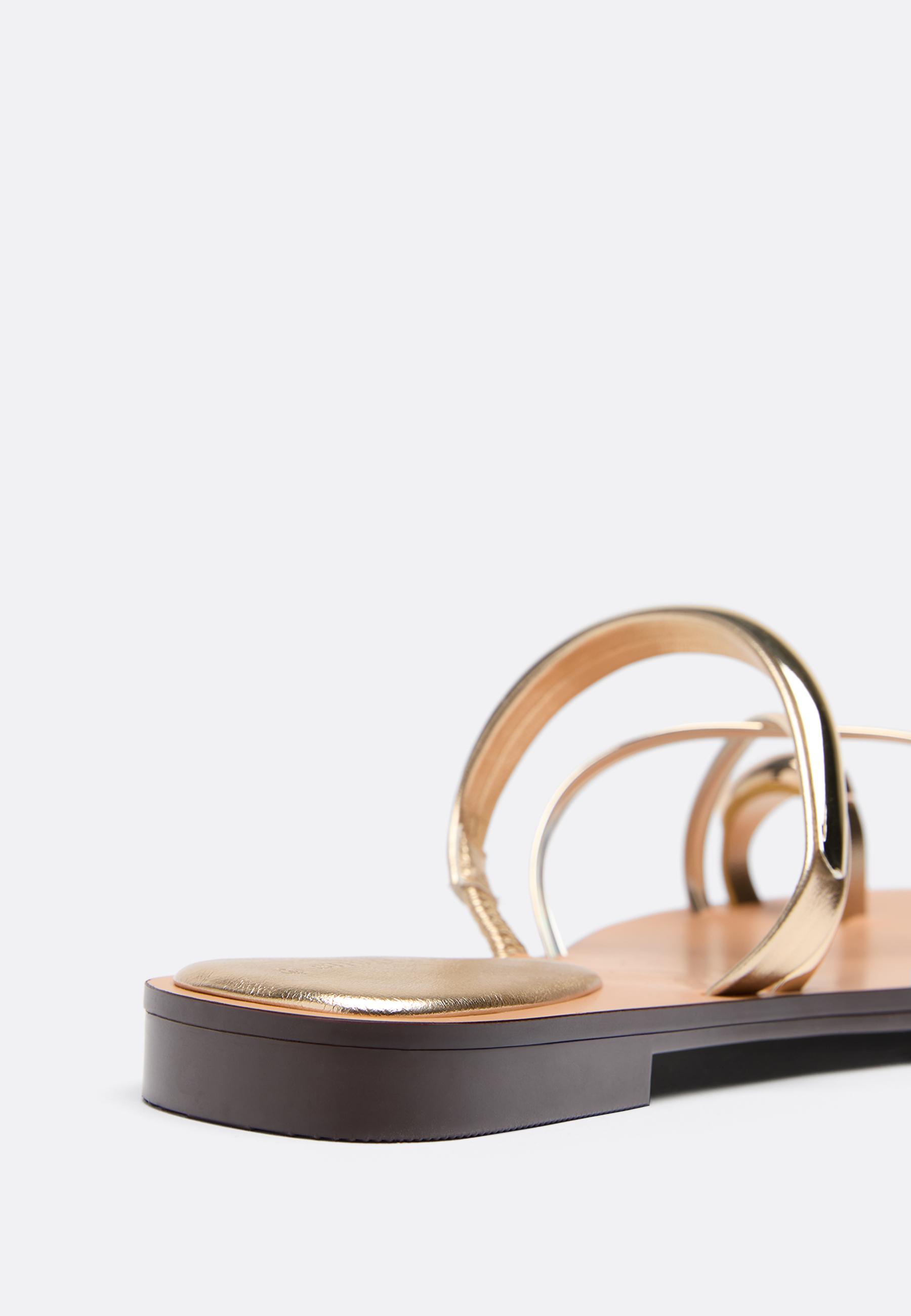Stradivarius Metal detaylı düz sandalet görsel 4
