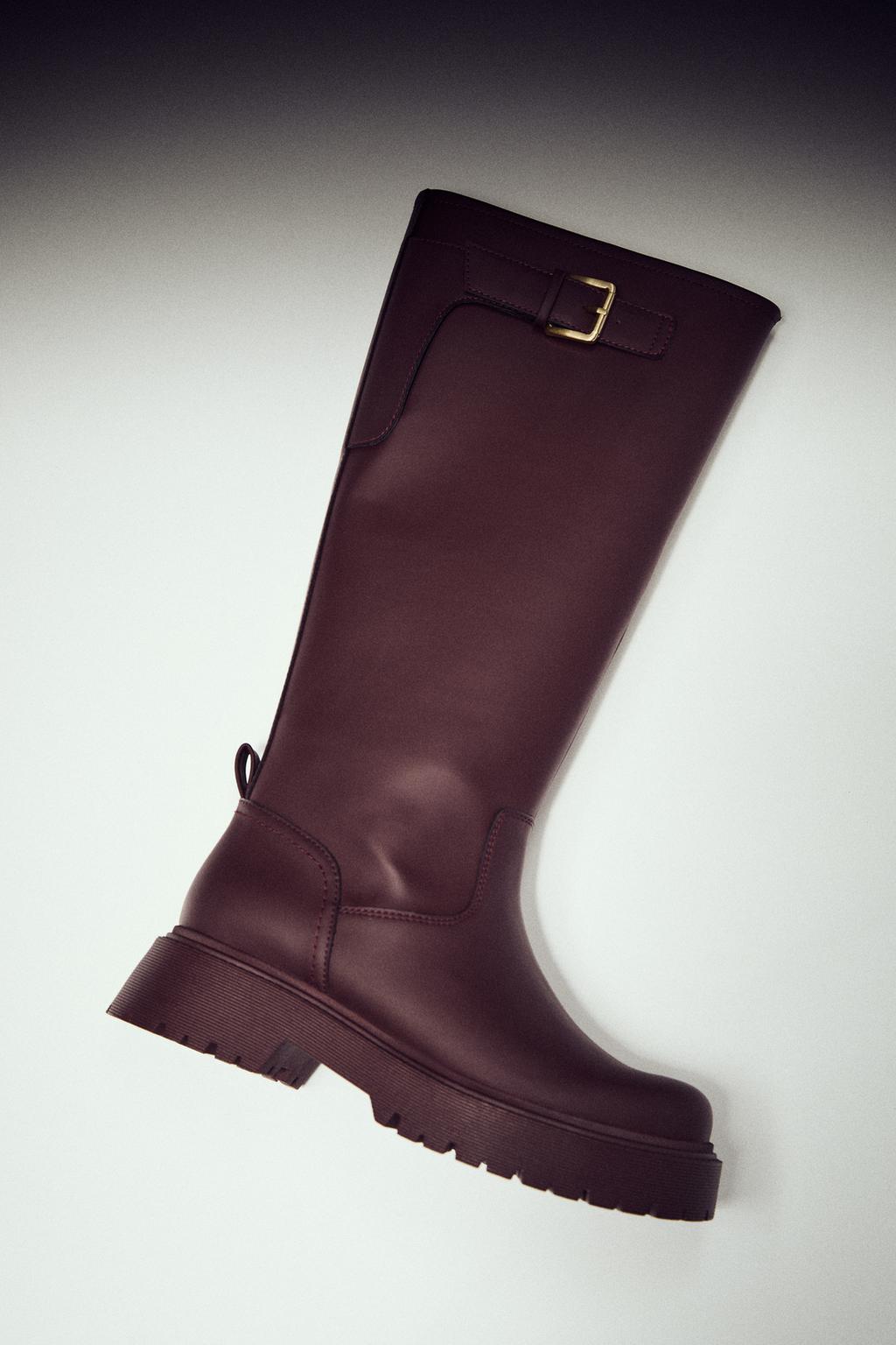Flat rubber-effect boots