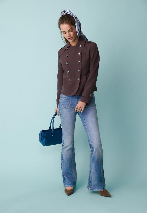 colbert met gegraveerde knopen