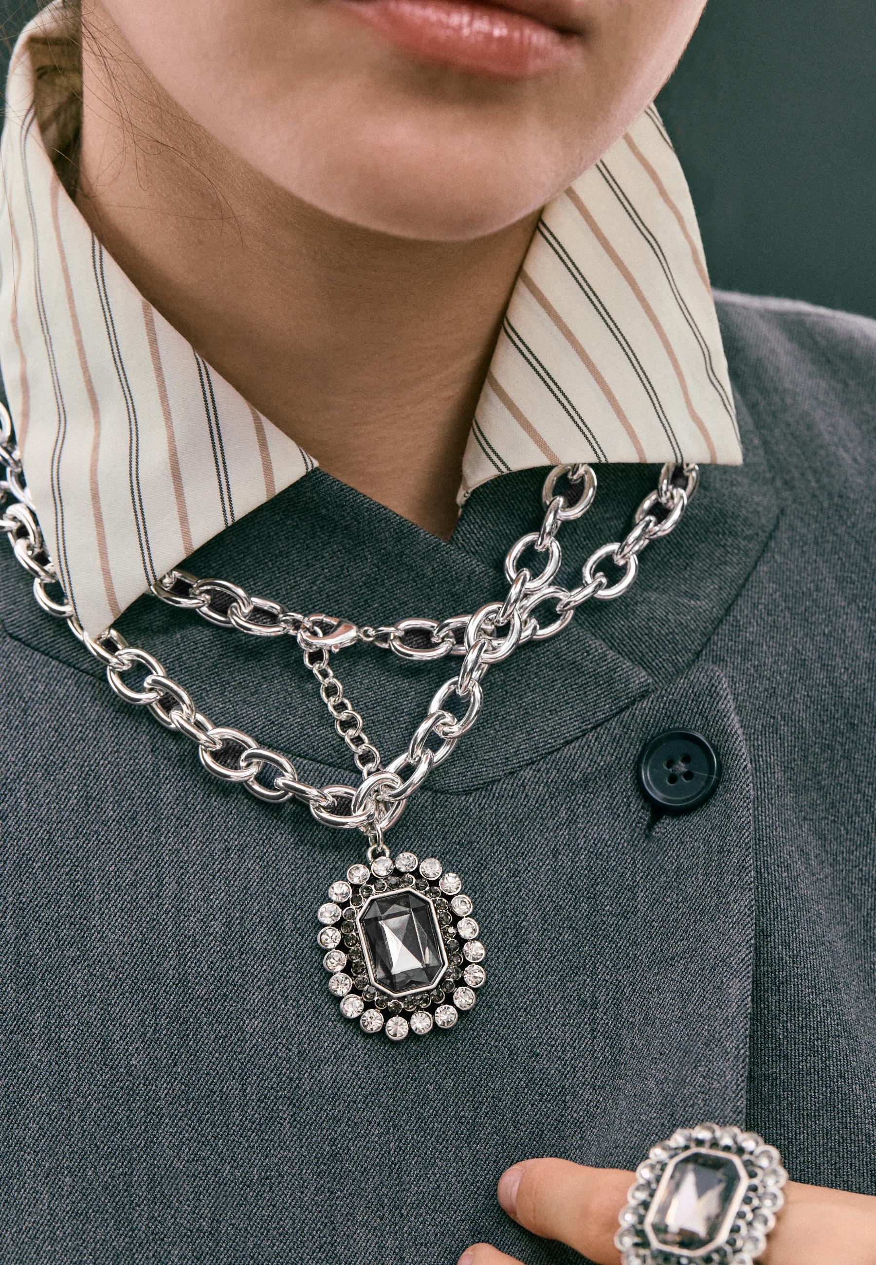 Set of 2 embellished chain necklaces — Grey