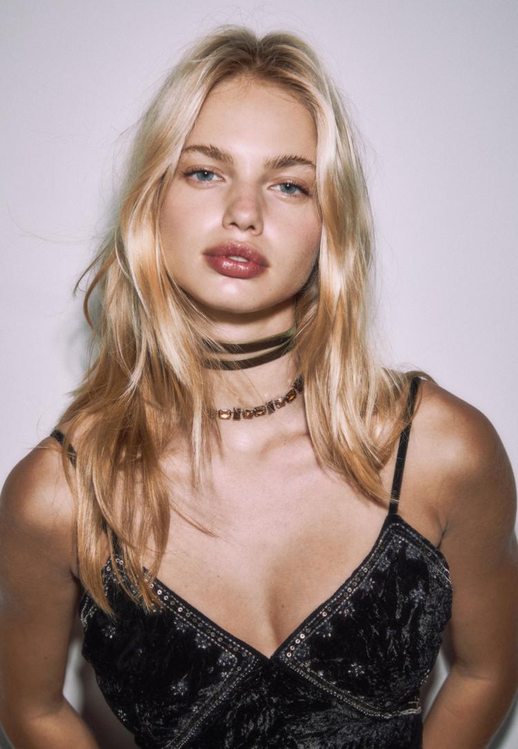 boncuklu kadife k%C4%B1sa elbise