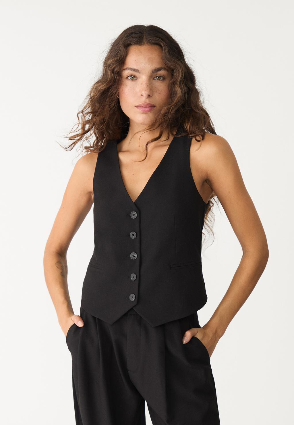 Short buttoned waistcoat