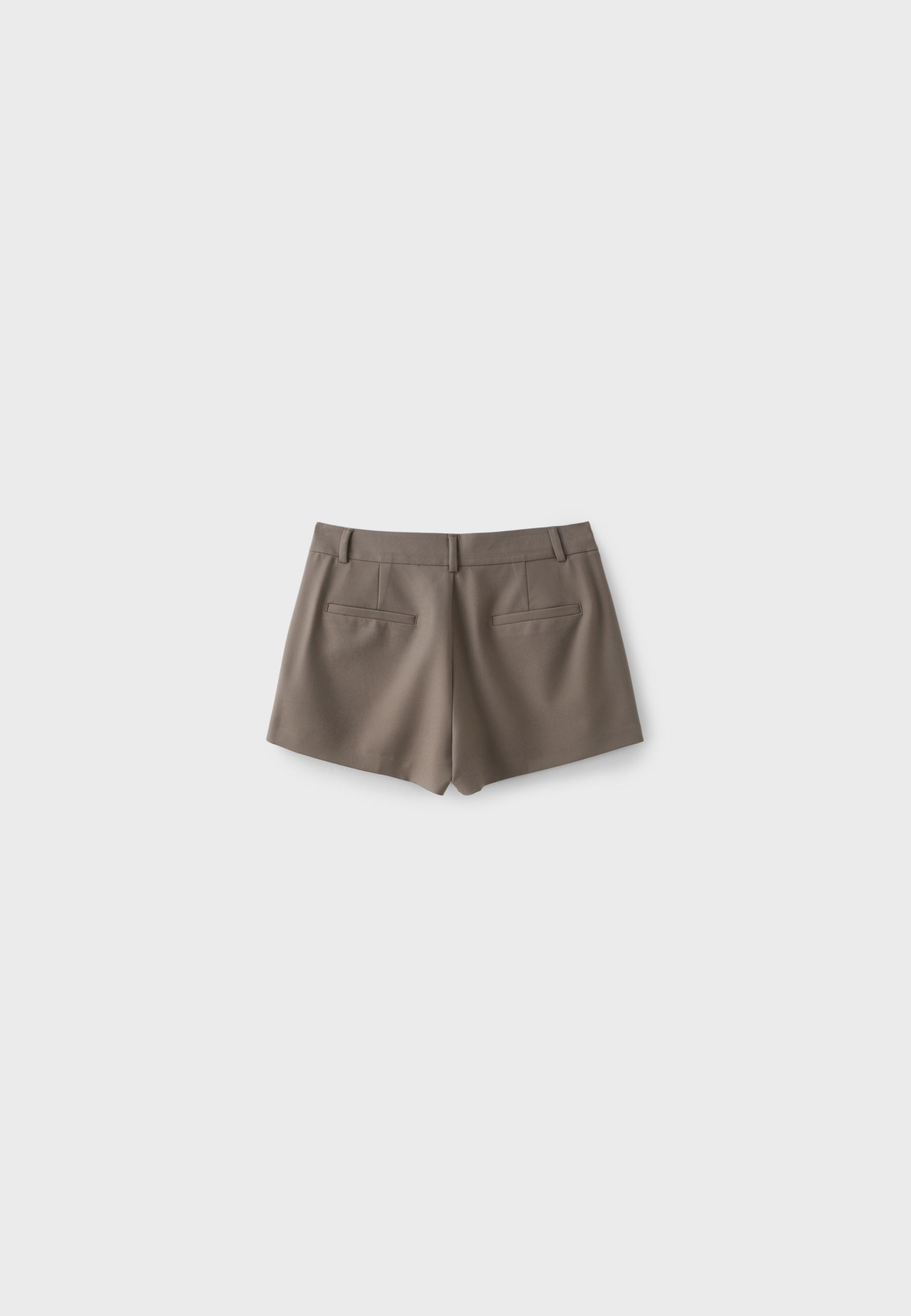 Tailored shorts with belt loops — Brown