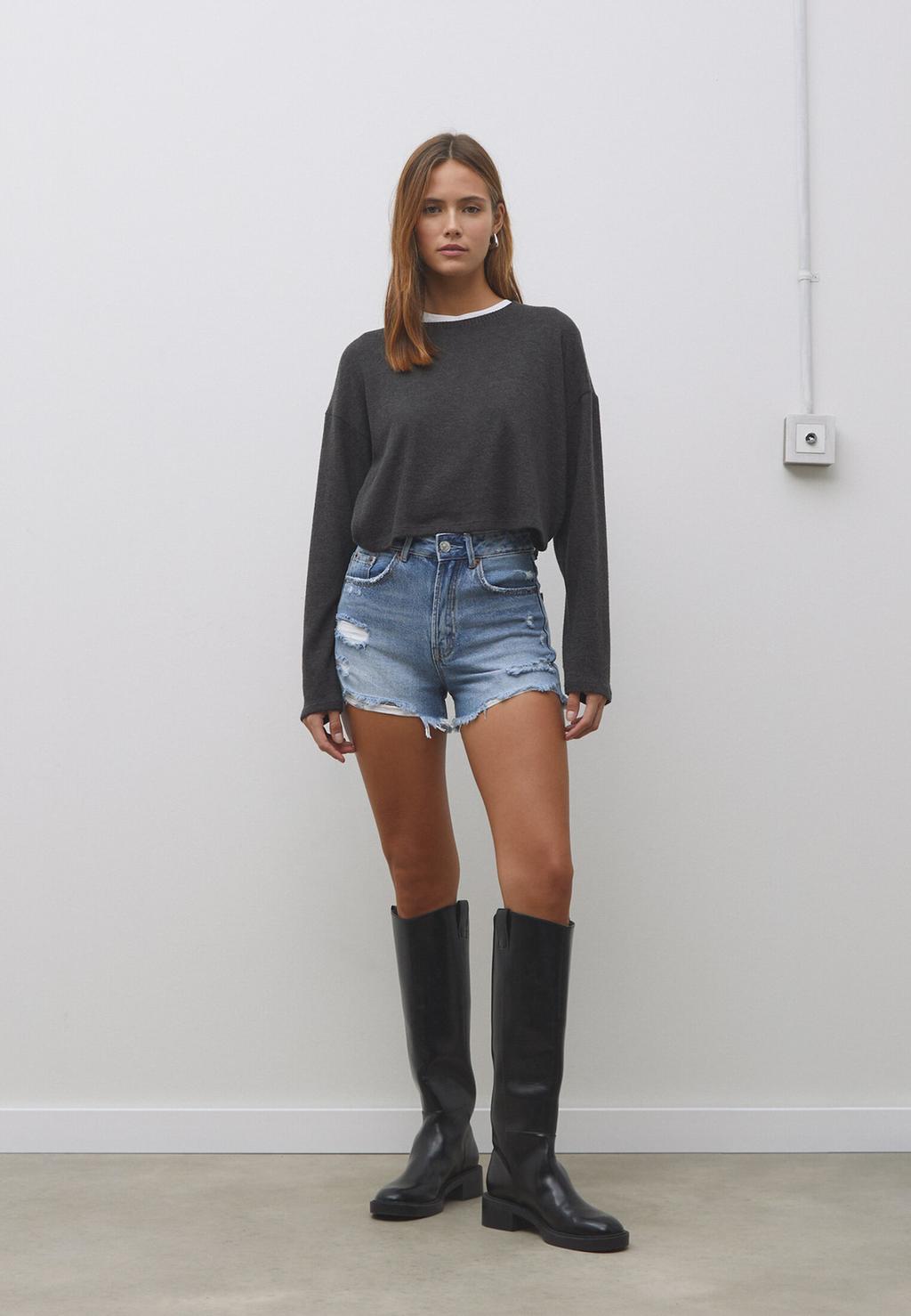 D75 Ripped denim shorts