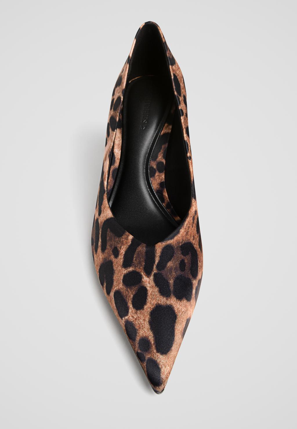 Leopard print high-heel shoes