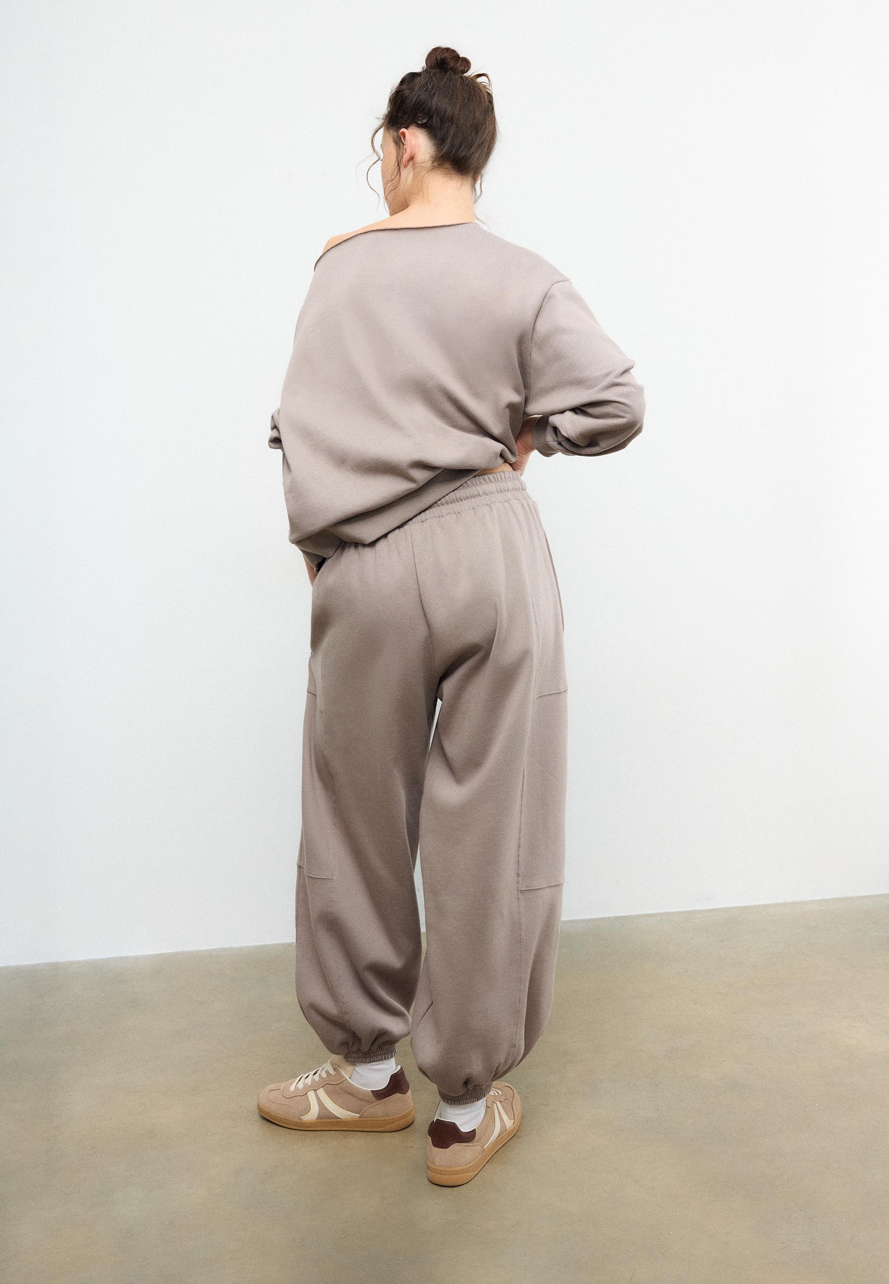 Plush balloon jogger trousers — Beige
