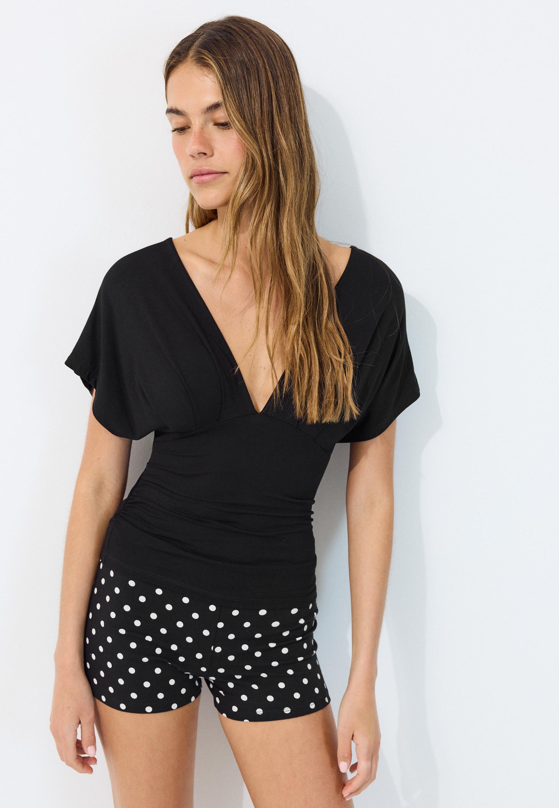 V-neck top with sash — Black