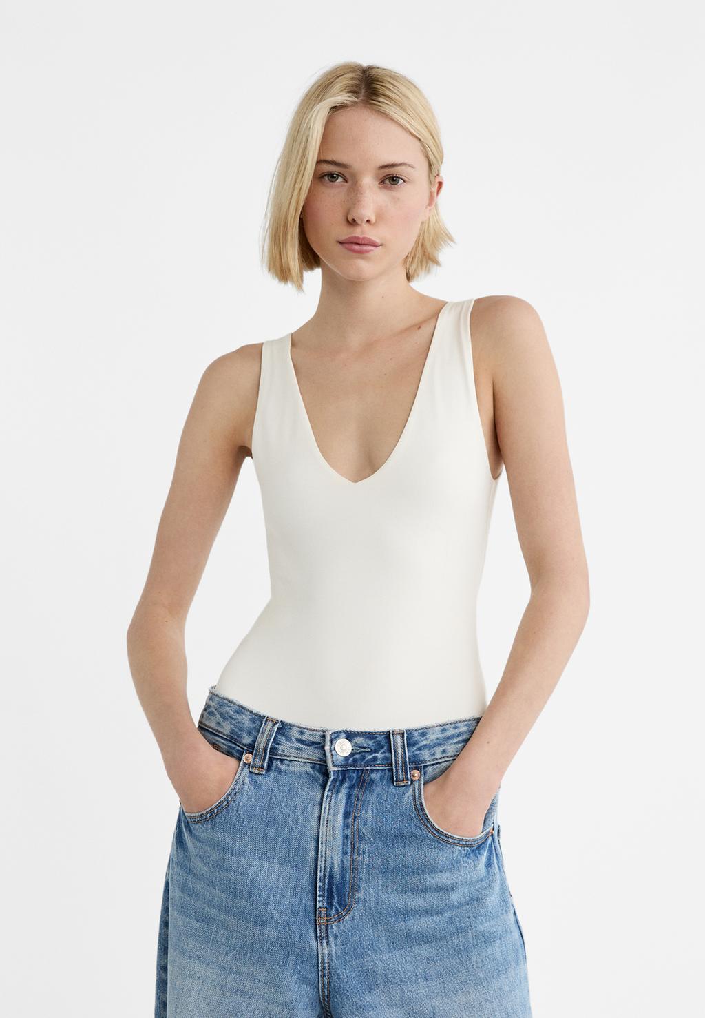 Body cuello pico poliamida