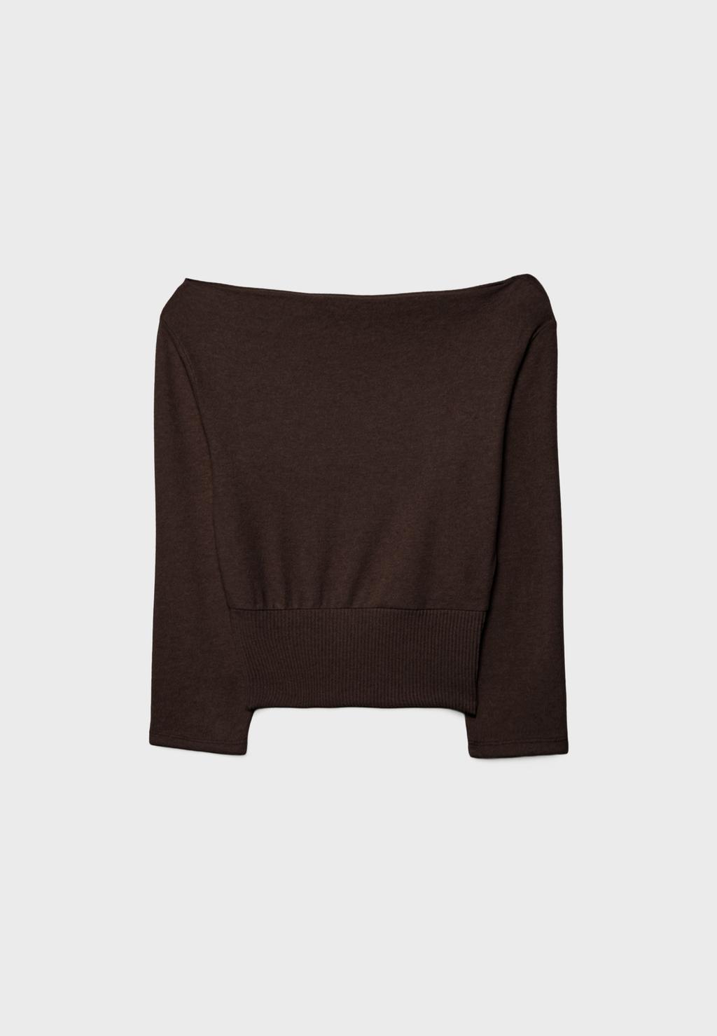 Gebreid T-shirt met boothals en strikceintuur